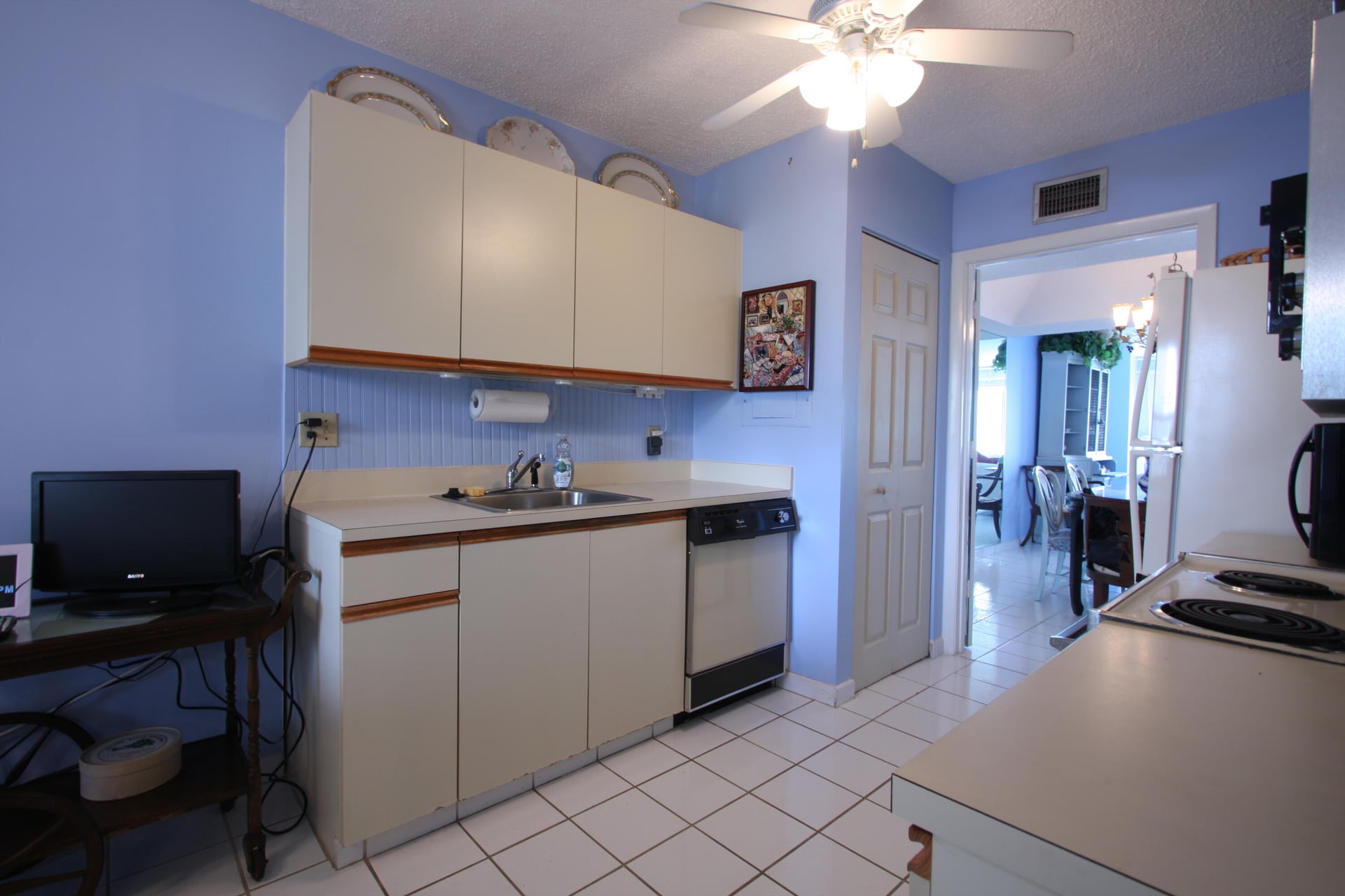 Unit 303 photo 2