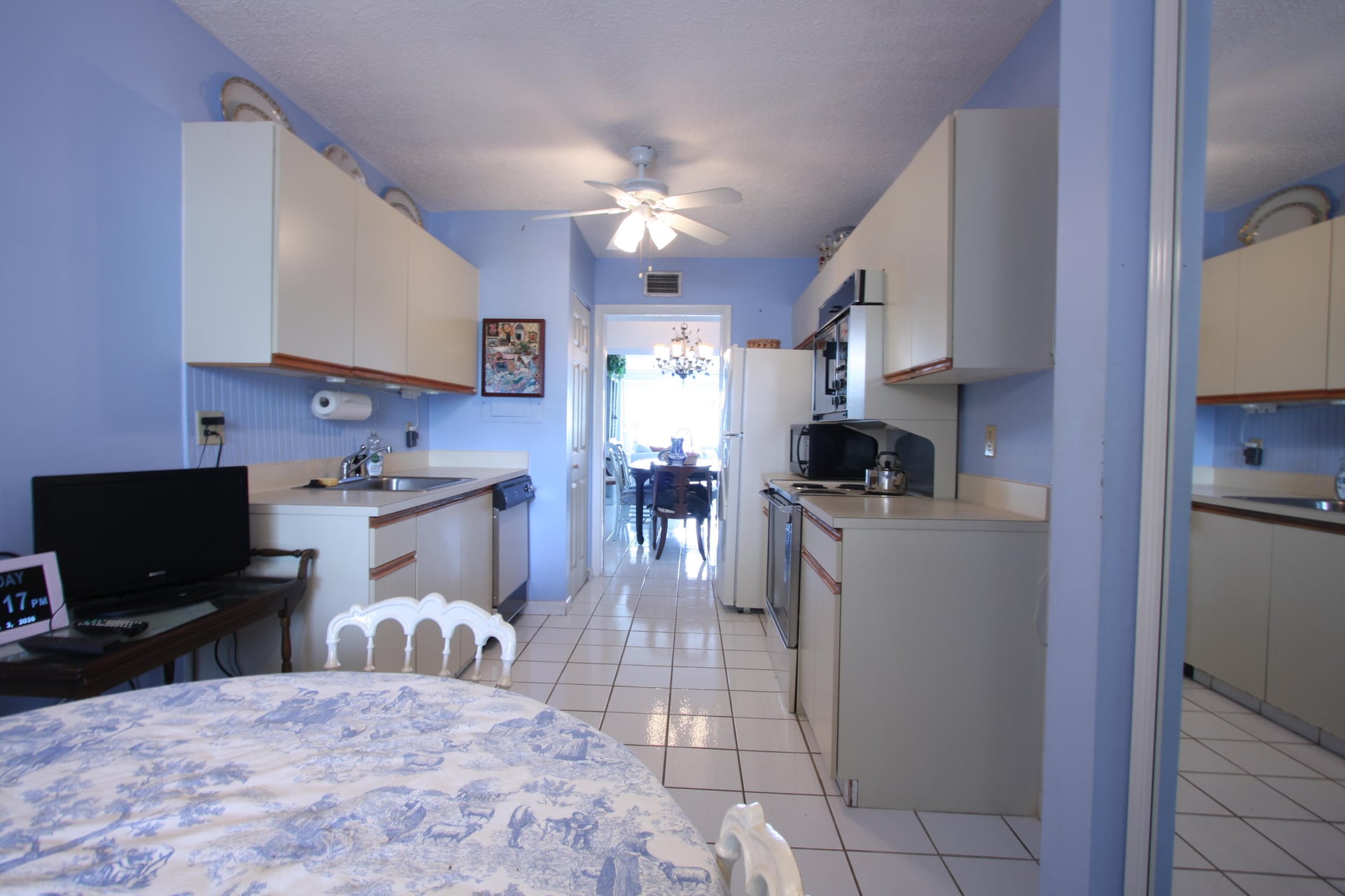 Unit 303 photo 3