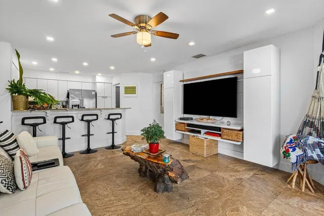 Unit 2093 photo 9