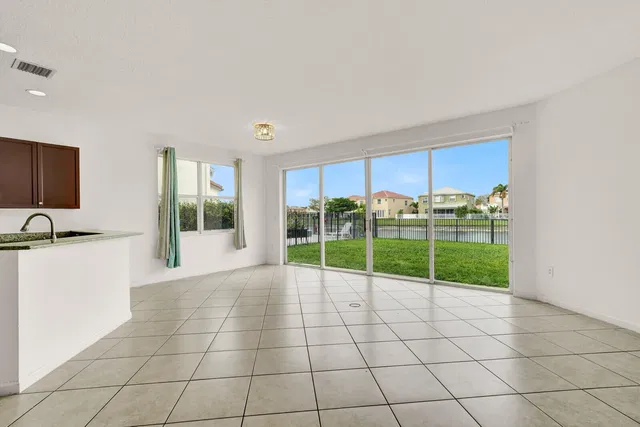 Residence photo 18