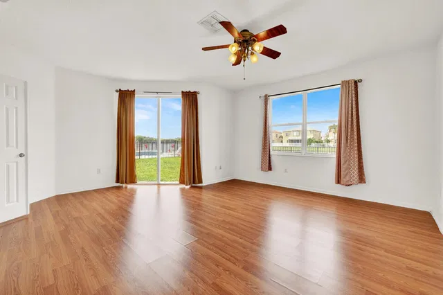 Residence photo 26