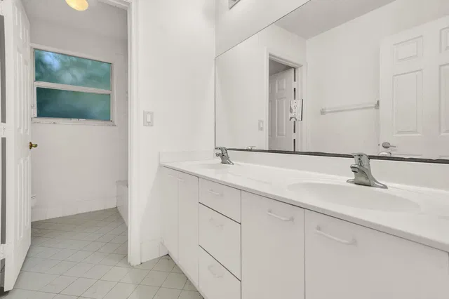 Residence photo 38