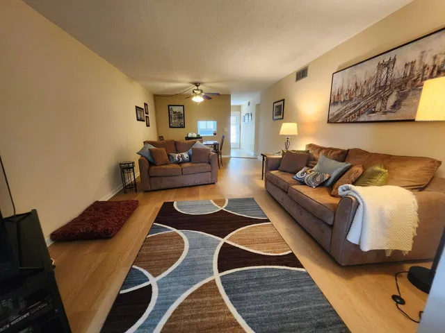  Unit 311 photo 4