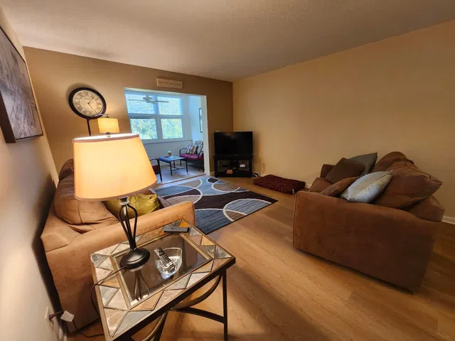  Unit 311 photo 9