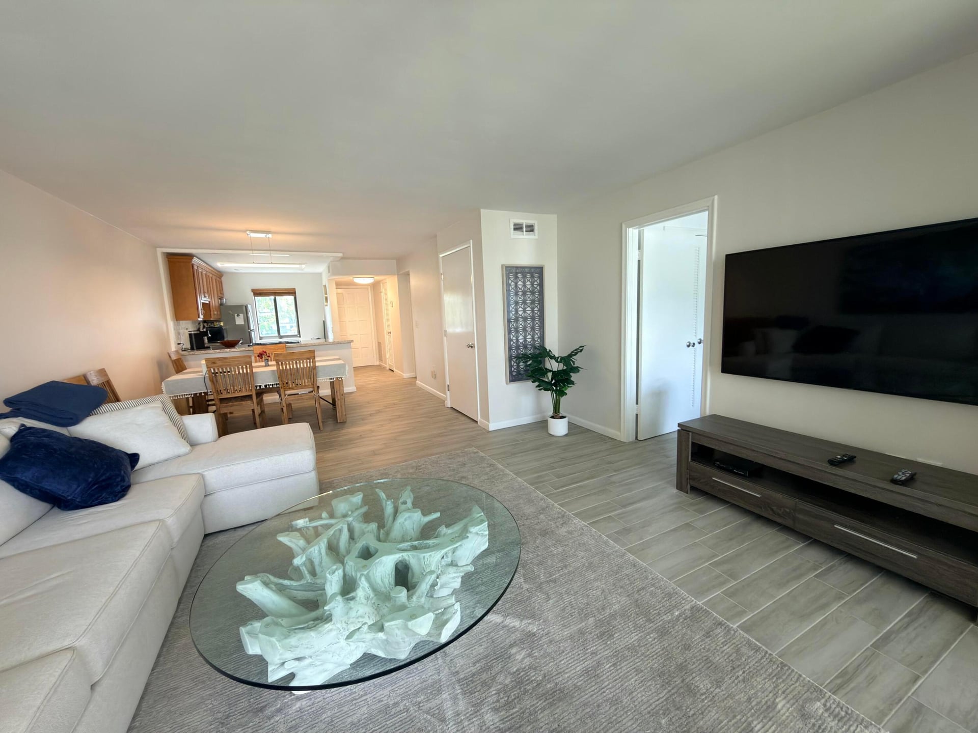 Unit 208 photo 3