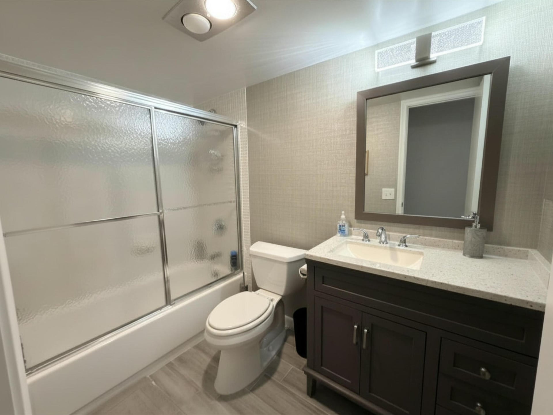 Unit 208 photo 11