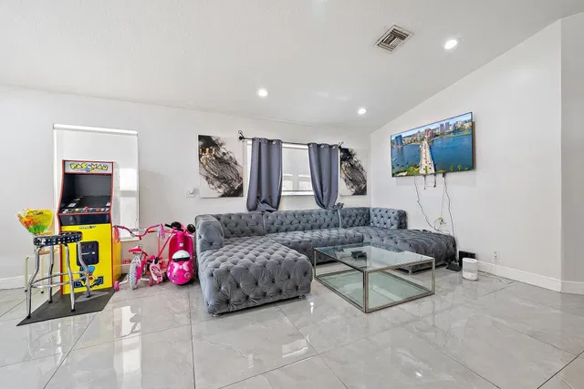 Residence photo 9