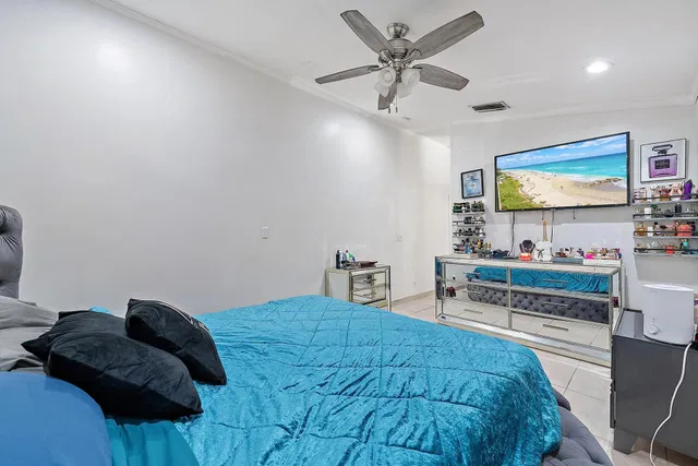 Residence photo 12
