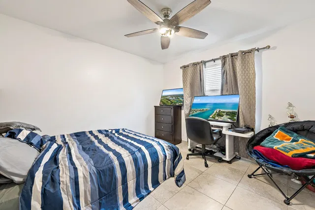 Residence photo 17