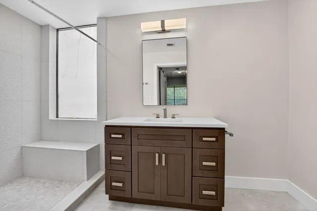 Unit 304 photo 21