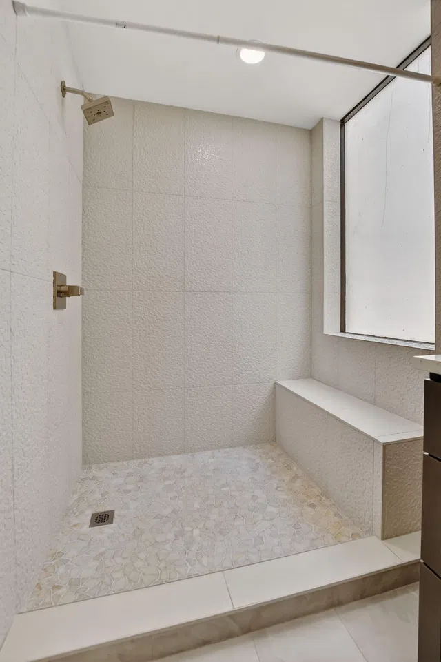 Unit 304 photo 23