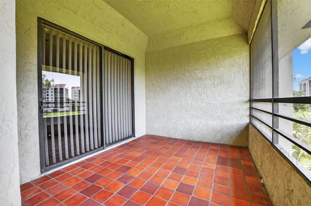 Unit 304 photo 26