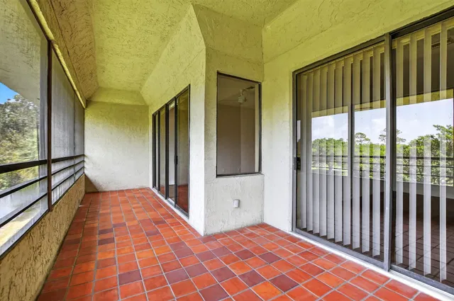 Unit 304 photo 28