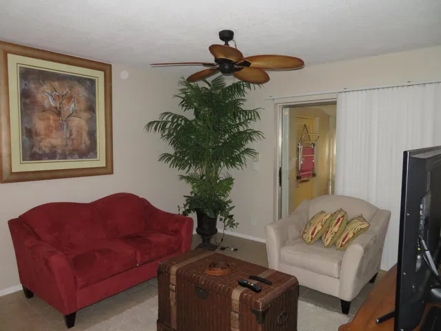 Unit B photo 3