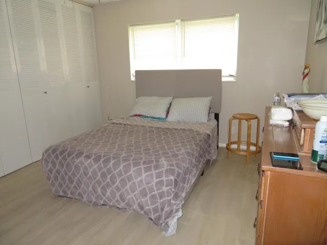 Unit B photo 11