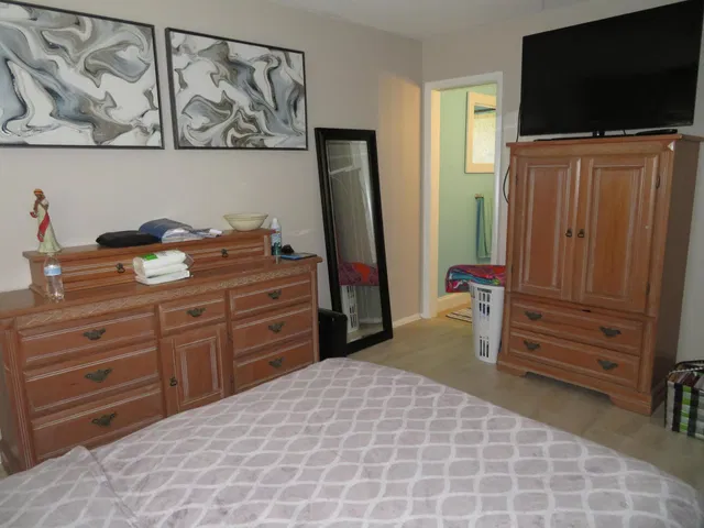 Unit B photo 12