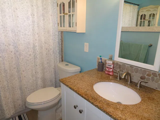 Unit B photo 14