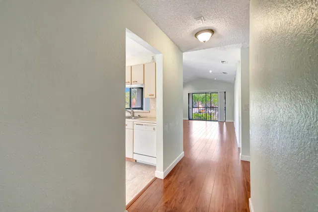  Unit 207 photo 4