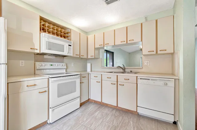 Unit 207 photo 7