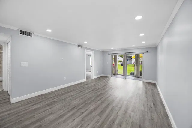 Unit 1314 photo 3