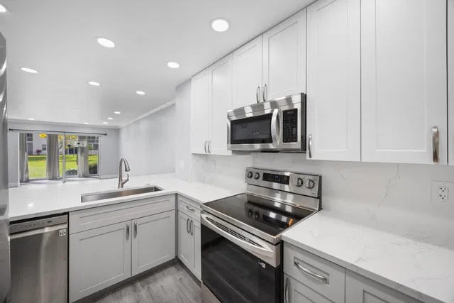 Unit 1314 photo 13
