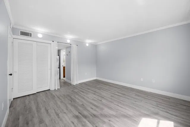 Unit 1314 photo 16