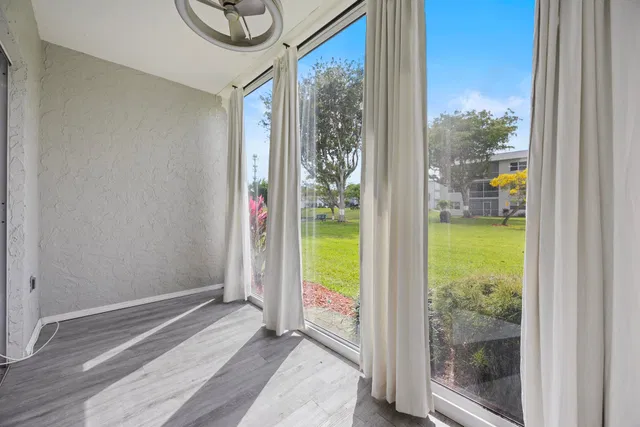 Unit 1314 photo 31