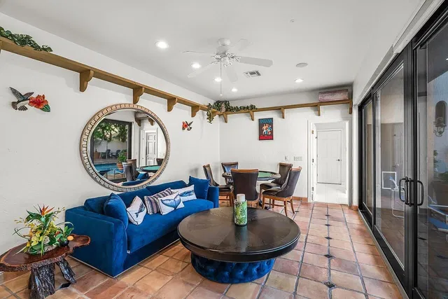 Residence photo 52