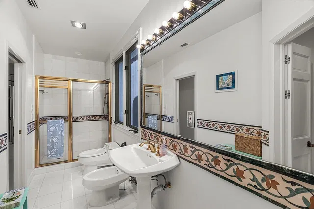 Residence photo 79