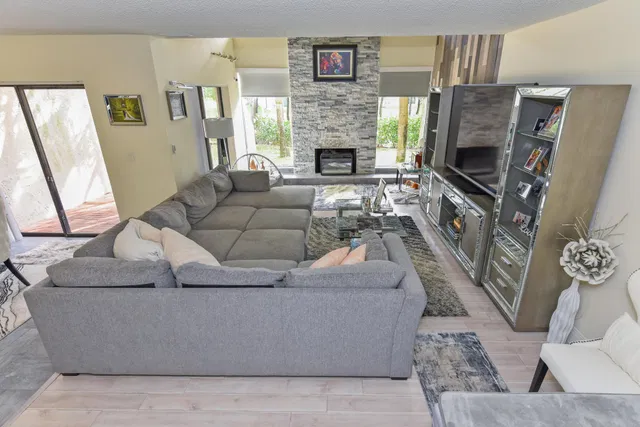 Residence photo 5