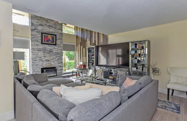 Residence photo 6