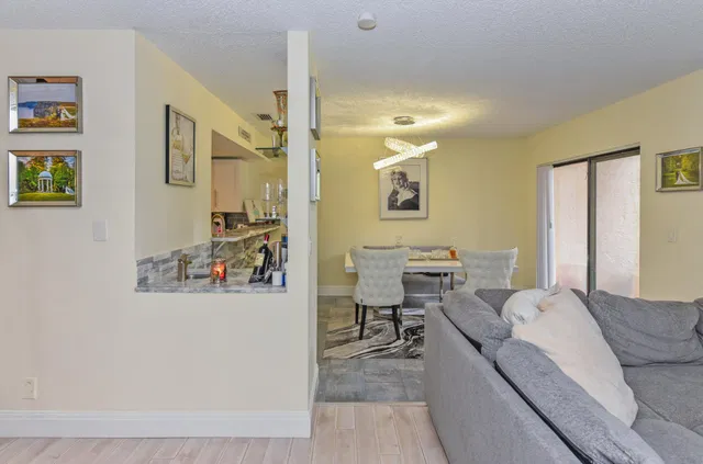 Residence photo 8