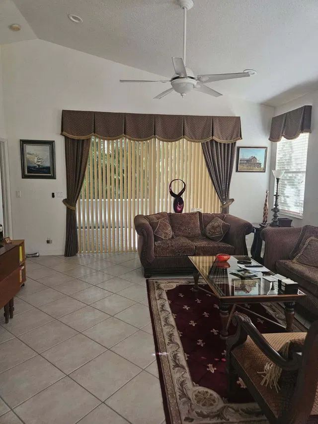 Residence photo 12