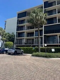 Unit Unit 205 photo 3