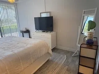 Unit Unit 205 photo 17