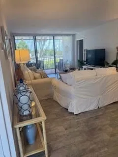 Unit Unit 205 photo 24