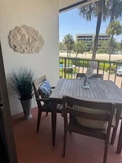 Unit Unit 205 photo 34