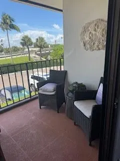 Unit Unit 205 photo 35