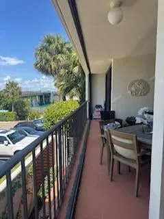 Unit Unit 205 photo 37