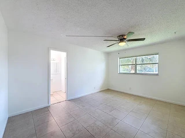 Unit 235 photo 10