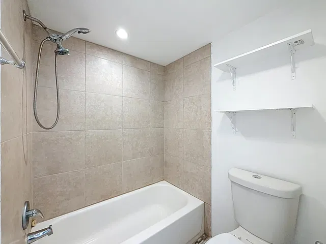 Unit 235 photo 12