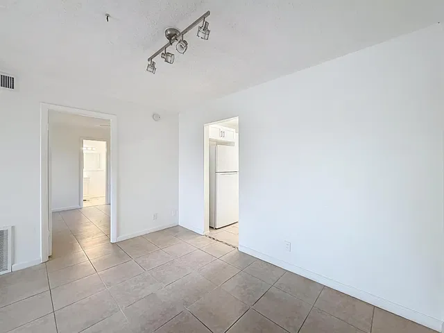 Unit 235 photo 23