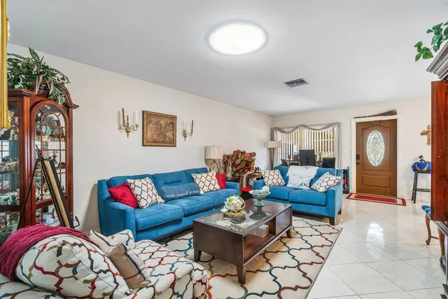 Residence photo 5