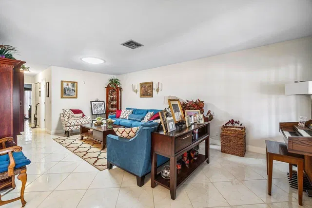Residence photo 8