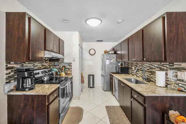 Residence photo 12