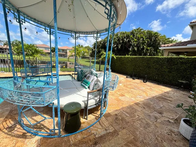 Residence photo 95