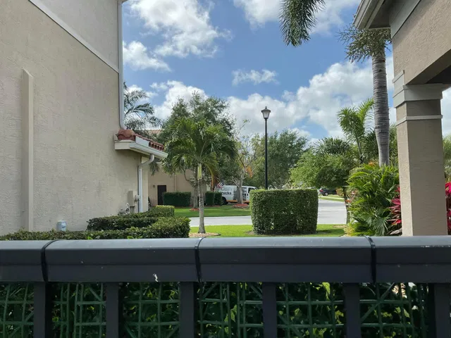 Residence photo 100