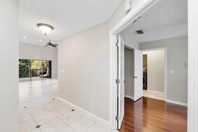 Unit 1707 photo 5