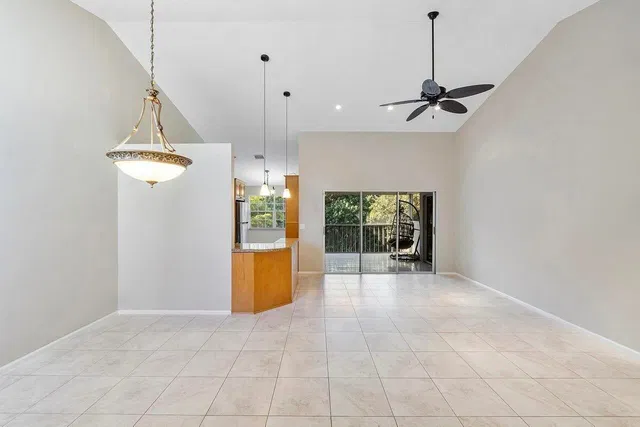 Unit 1707 photo 6