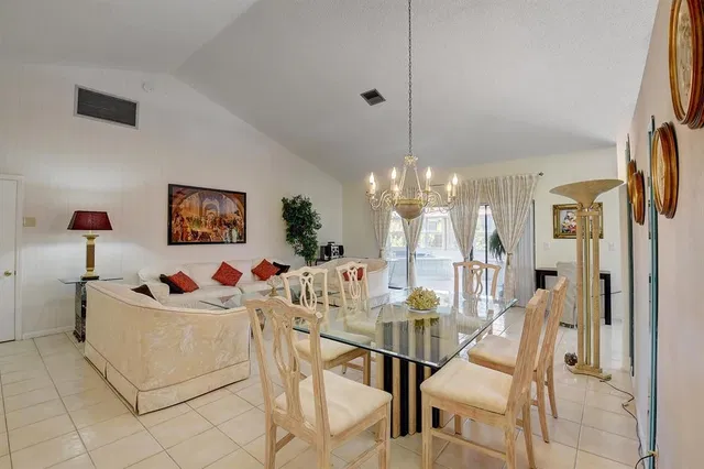 Residence photo 3